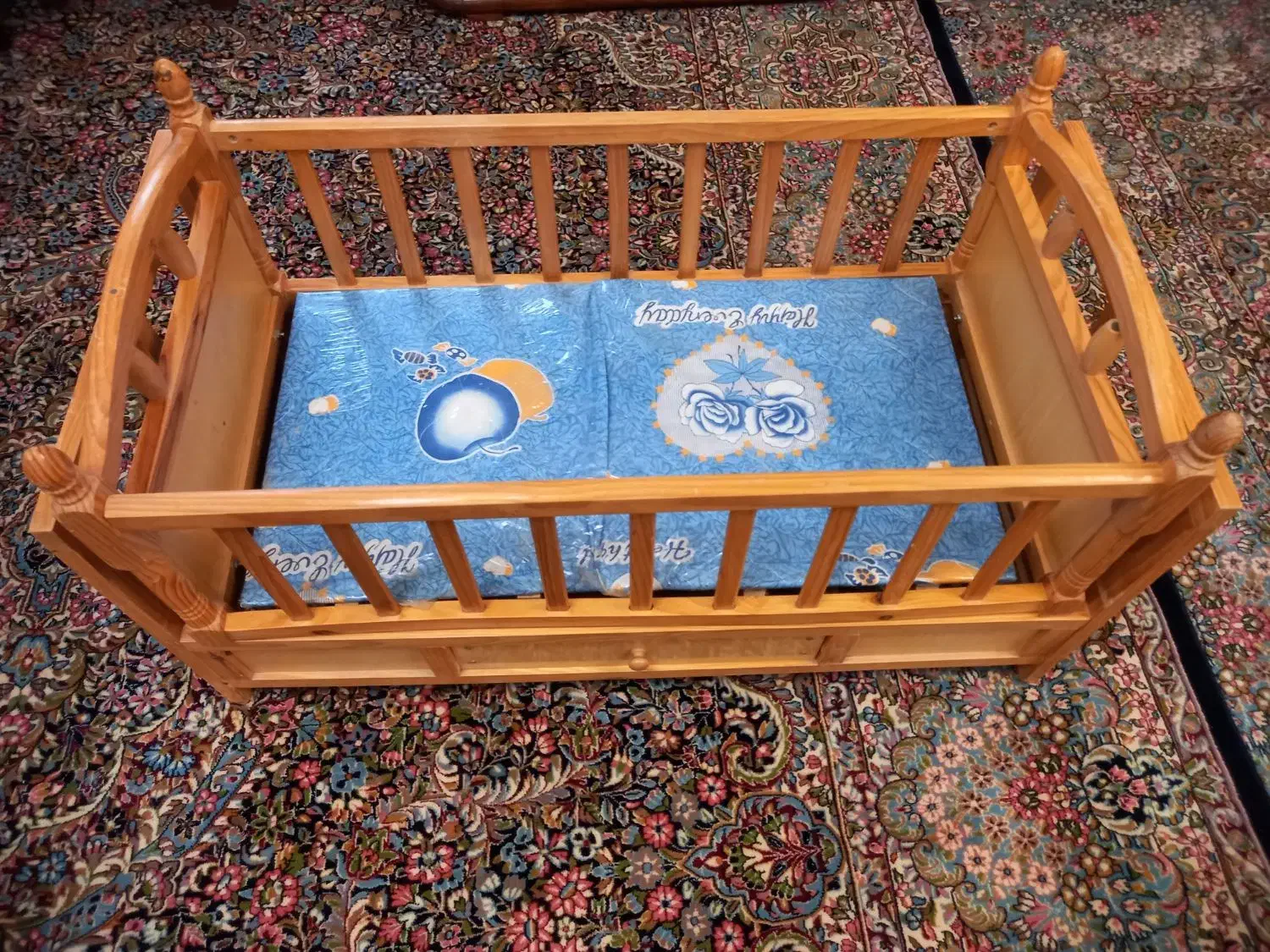 تخت و گهواره چوبی|تخت و سرویس خواب|کرمان, |دیوار