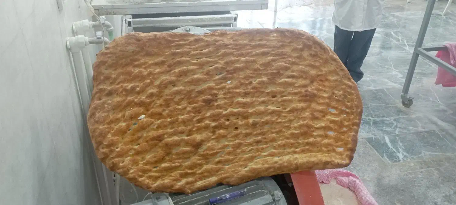 همکار شاطر بربری حرفه ای با خمیر گیر آزاد پز|استخدام خدمات فروشگاه و رستوران|رشت, بلوار گیلان|دیوار