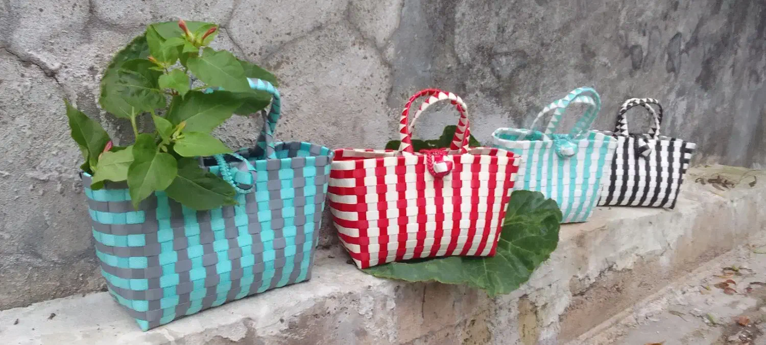 ساک وکیف|کیف، کفش، کمربند|بندر انزلی, پیل علی باغ|دیوار