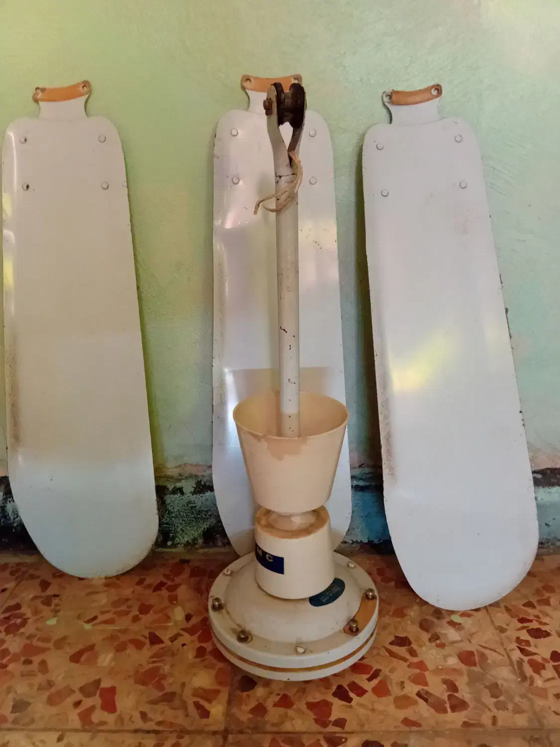 پنکه سقفی ۲ عدد|پنکه و تصفیهکنندهٔ هوا|ایذه, |دیوار