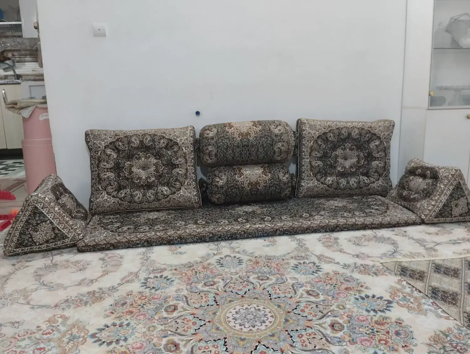 شاه نشین|پشتی|گلبهار, شهر جدید گلبهار|دیوار