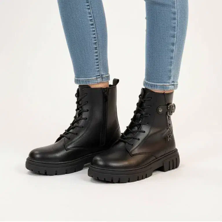 کفش|کیف، کفش، کمربند|آفتاب, |دیوار