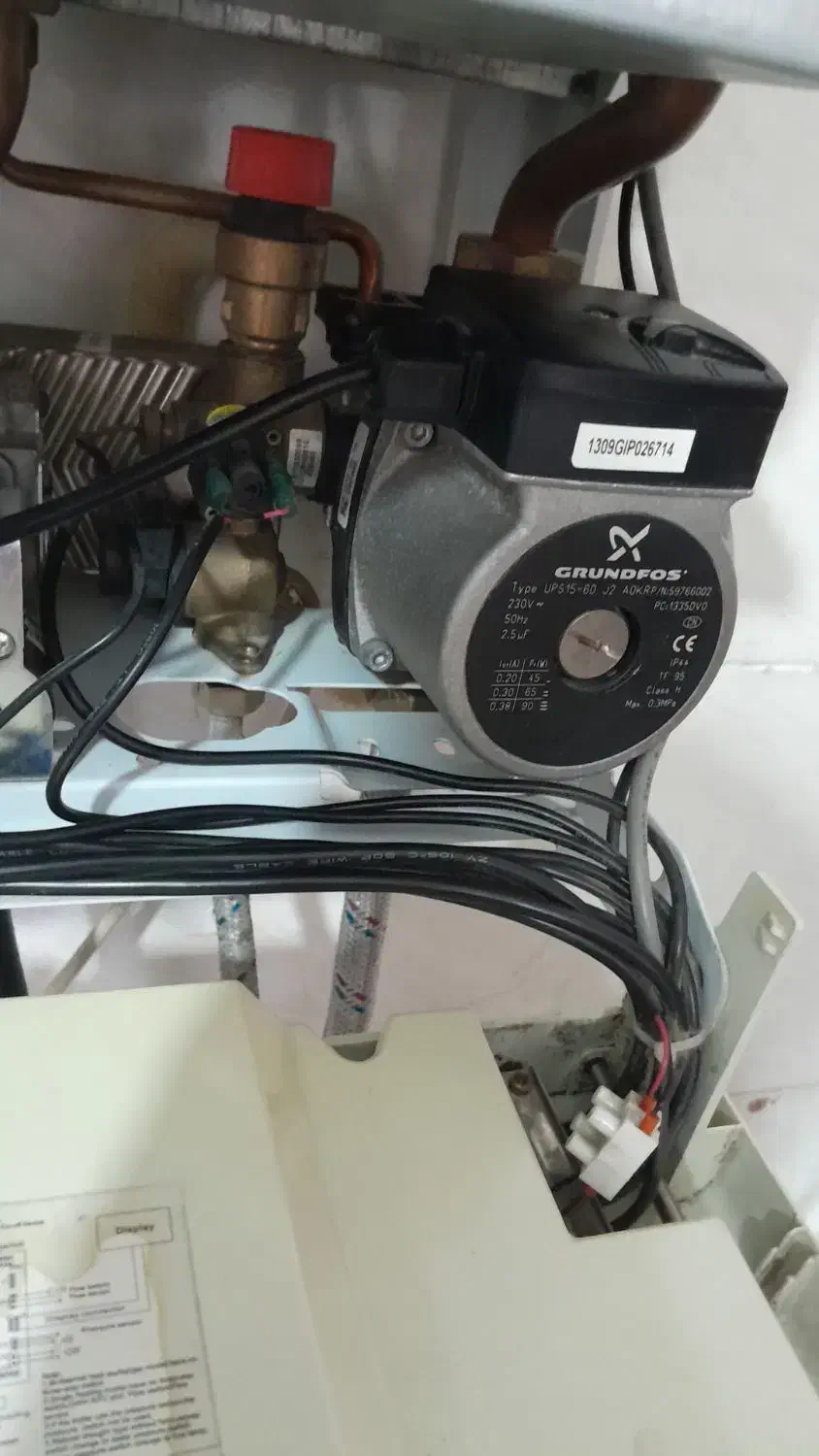 پکیج گلدیران مدل پایونر۲۴۰۰۰ دو مبدله فن دارکم کار|آبگرمکن، پکیج، شوفاژ|اصفهان, حسین‌آباد|دیوار