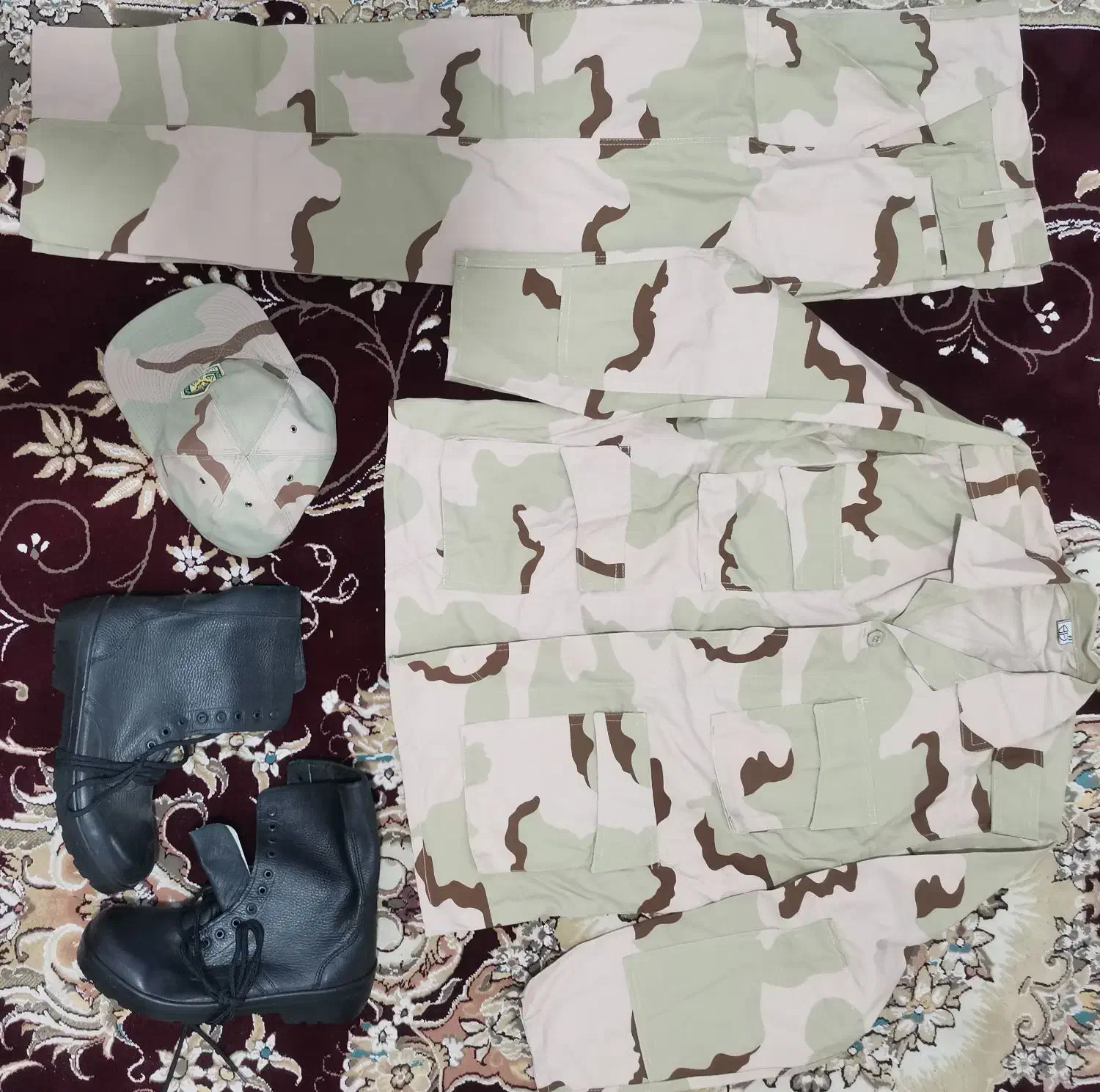 لباس نظامی|لباس|شیراز, حافظیه|دیوار