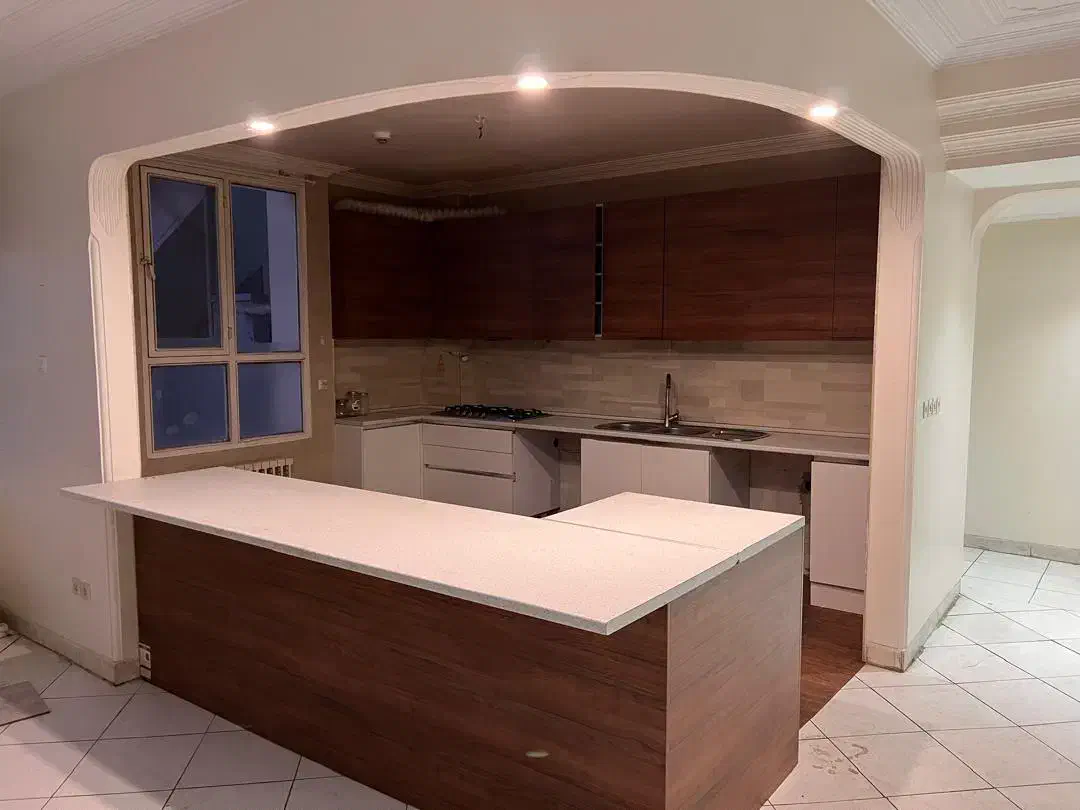 ۱۵۲ متر ۳ خواب بالای کاج غرق در نور