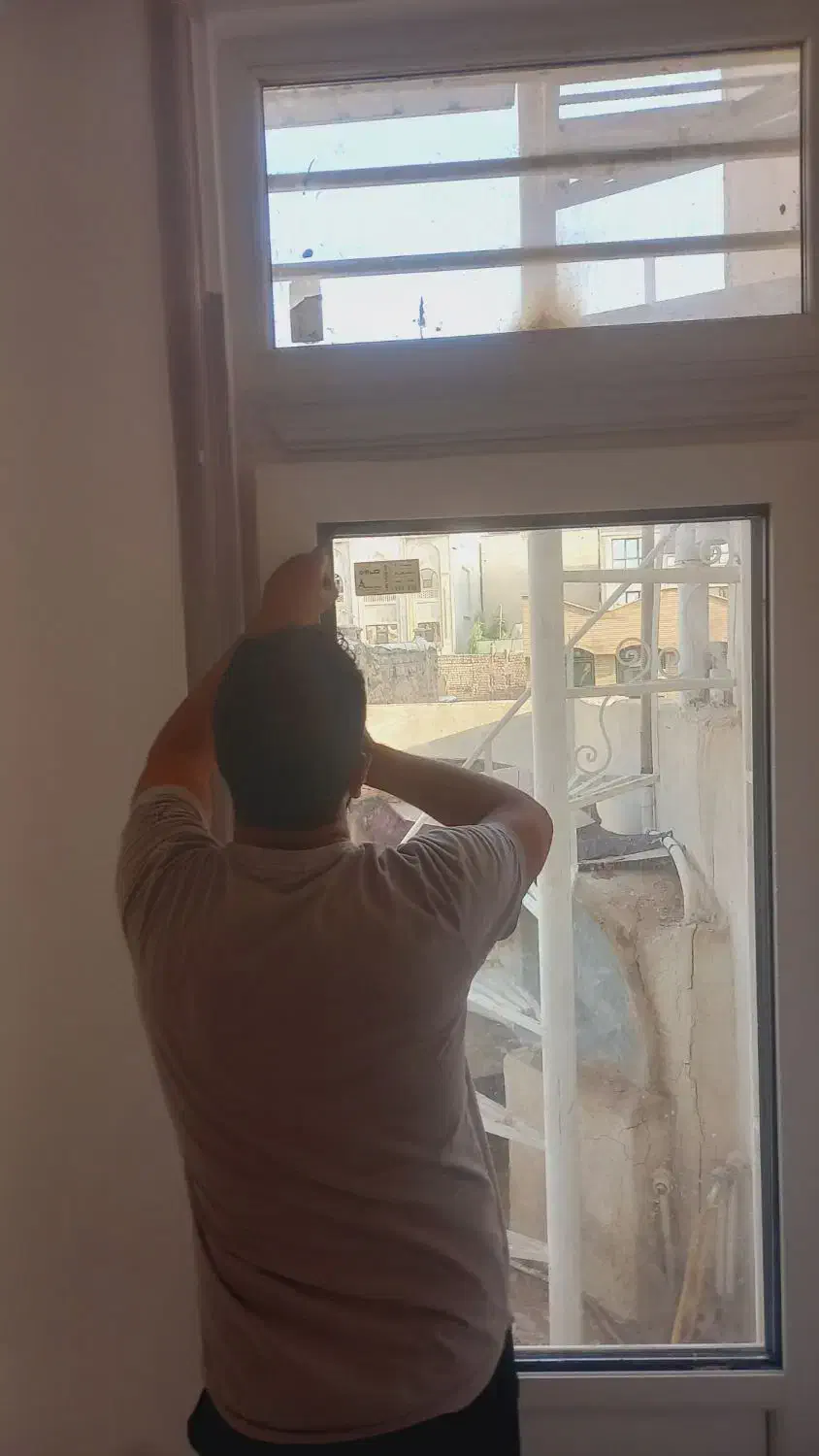 تعمیر و ریلاژ درب و پنجره دو جداره|خدمات پیشه و مهارت|قم, بکایی|دیوار