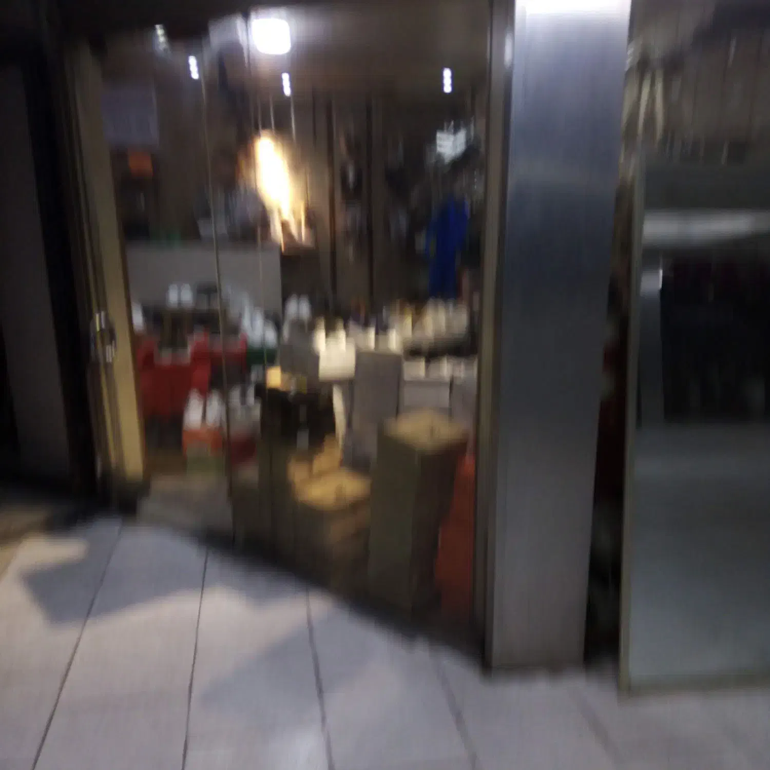 13مترمغازه فلکه اول صادقیه|اجارهٔ مغازه و غرفه|تهران, صادقیه|دیوار