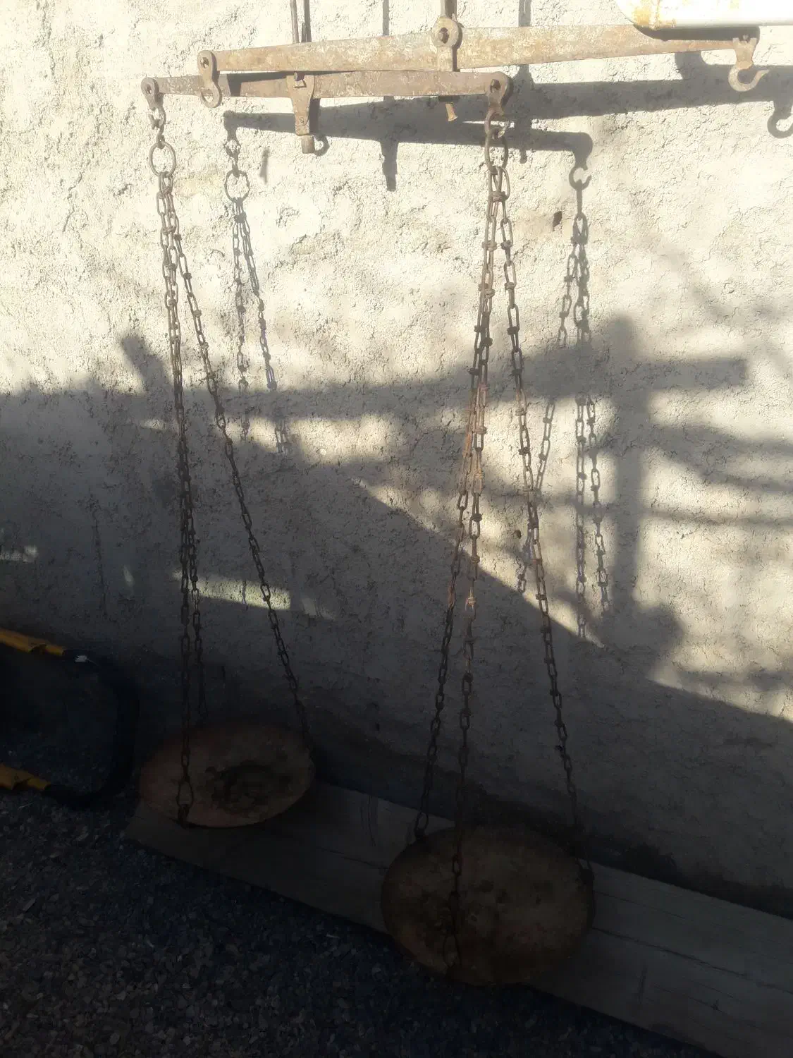 ترازو قدیمی|کلکسیون اشیاء عتیقه|کرمان, |دیوار