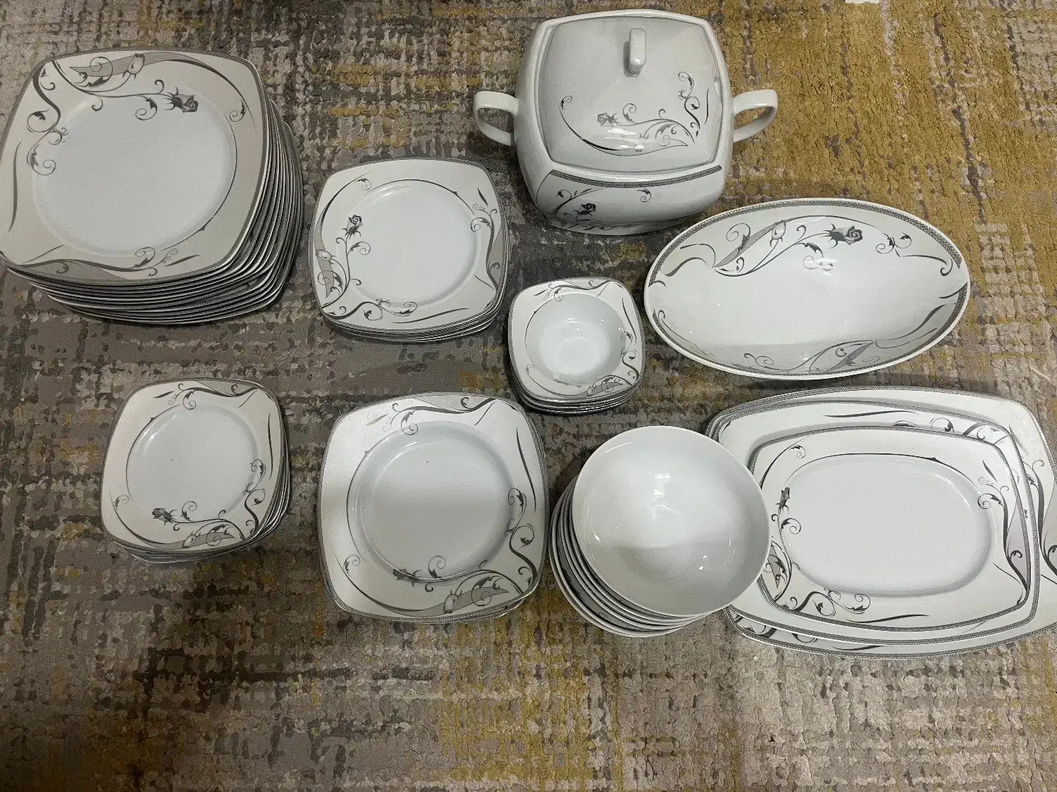 سرویس چینی توس 48 پارچه|ظروف سرو و پذیرایی|بابل, |دیوار