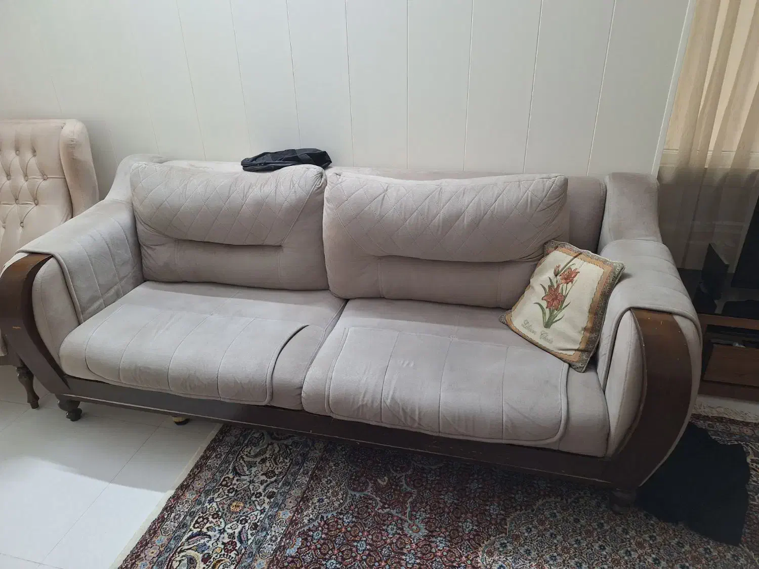 یک عدد مبل تختخواب شو۳ نفره برند یا ست کامل|مبلمان خانگی و میز عسلی|مشهد, کارده|دیوار