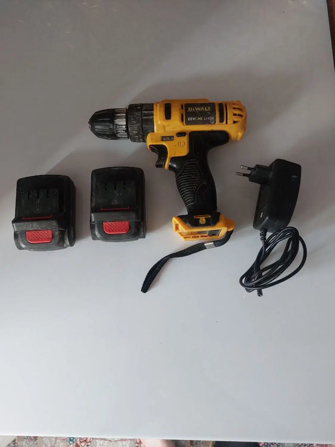 دریل شارژی دوالت|ابزارآلات|میانه, |دیوار