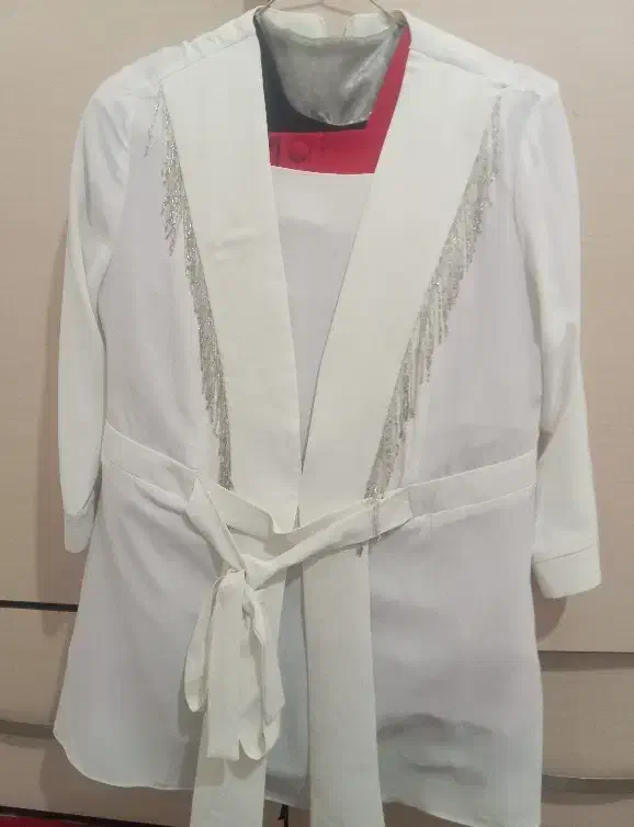 دو عدد شومیز مجلسی|لباس|دورود, |دیوار