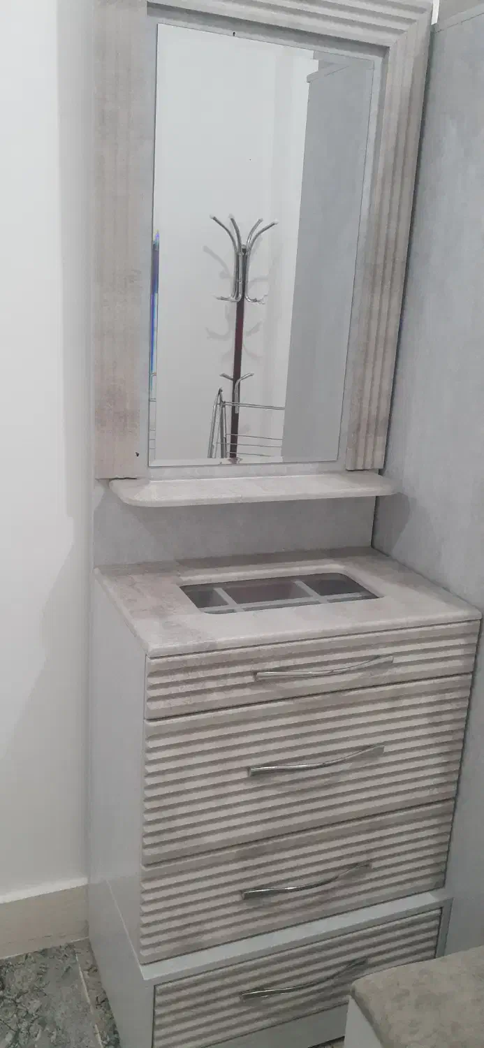 تخت خواب باتشکر اصل،کمد،میزآرایشی باعسلی|تخت و سرویس خواب|پارسیان, |دیوار