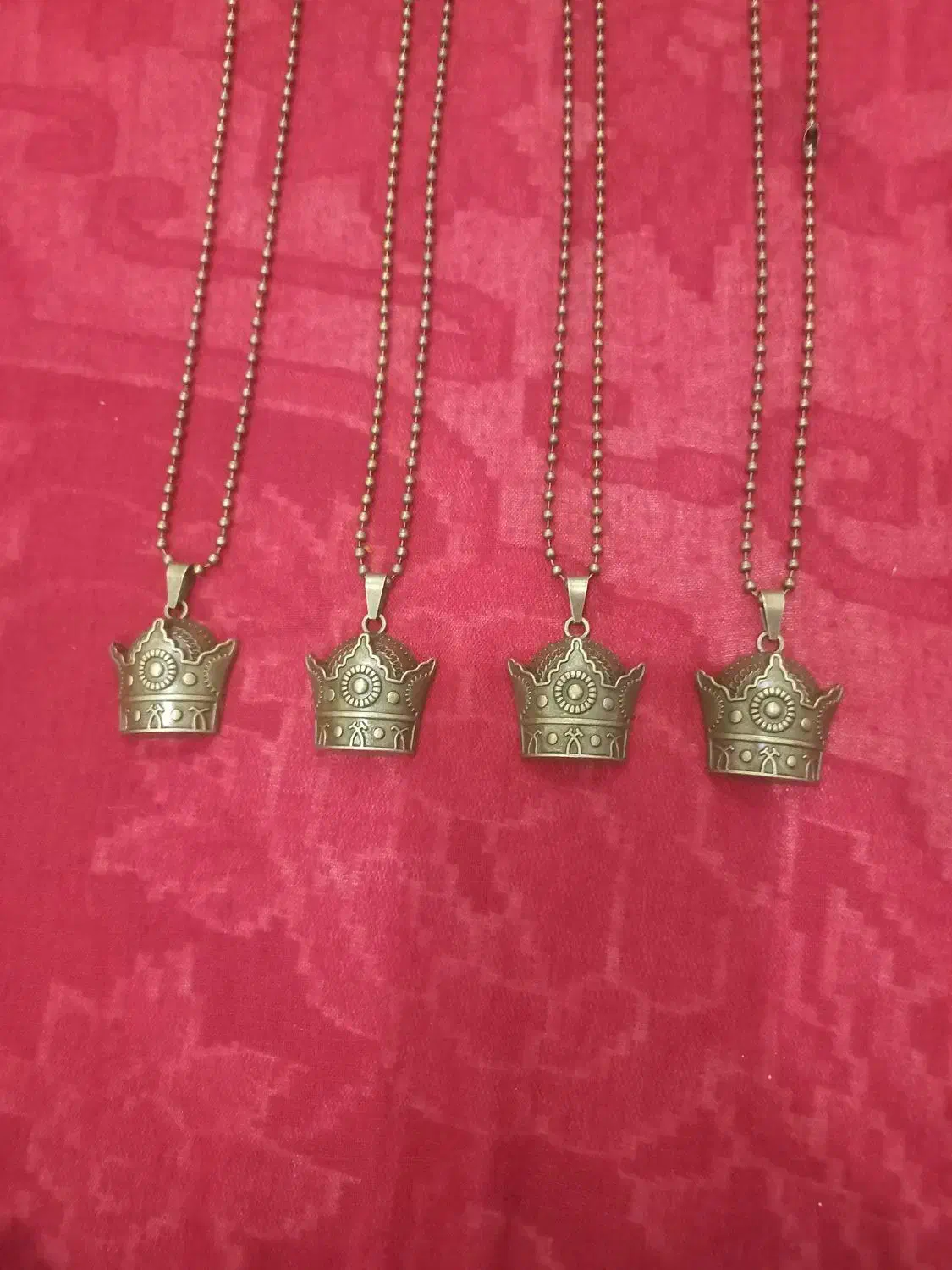 پلاک تاج برنجی|کلکسیون اشیاء عتیقه|شهرکرد, |دیوار