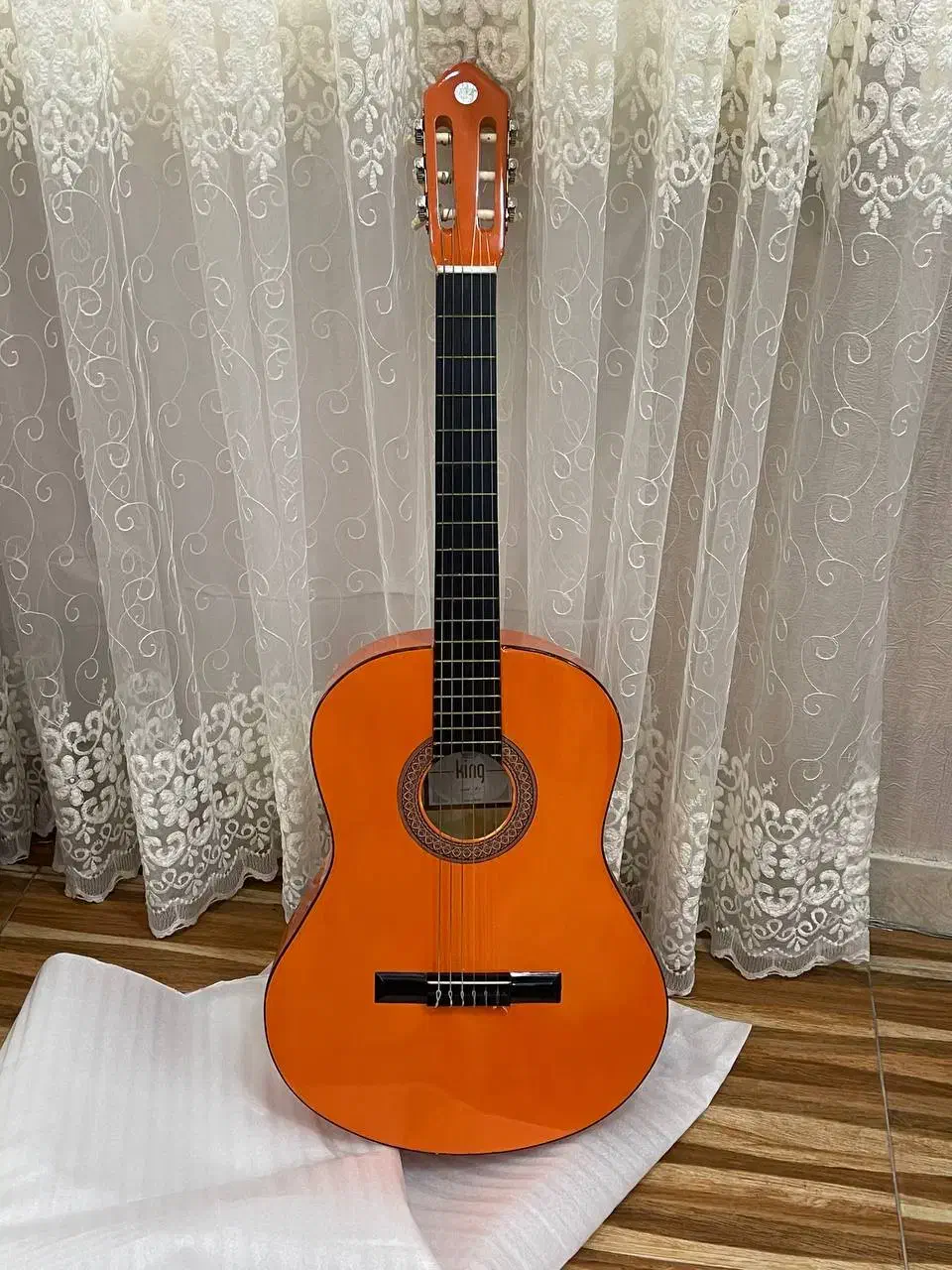 گیتار king|گیتار، بیس، امپلیفایر|صومعه‌سرا, |دیوار