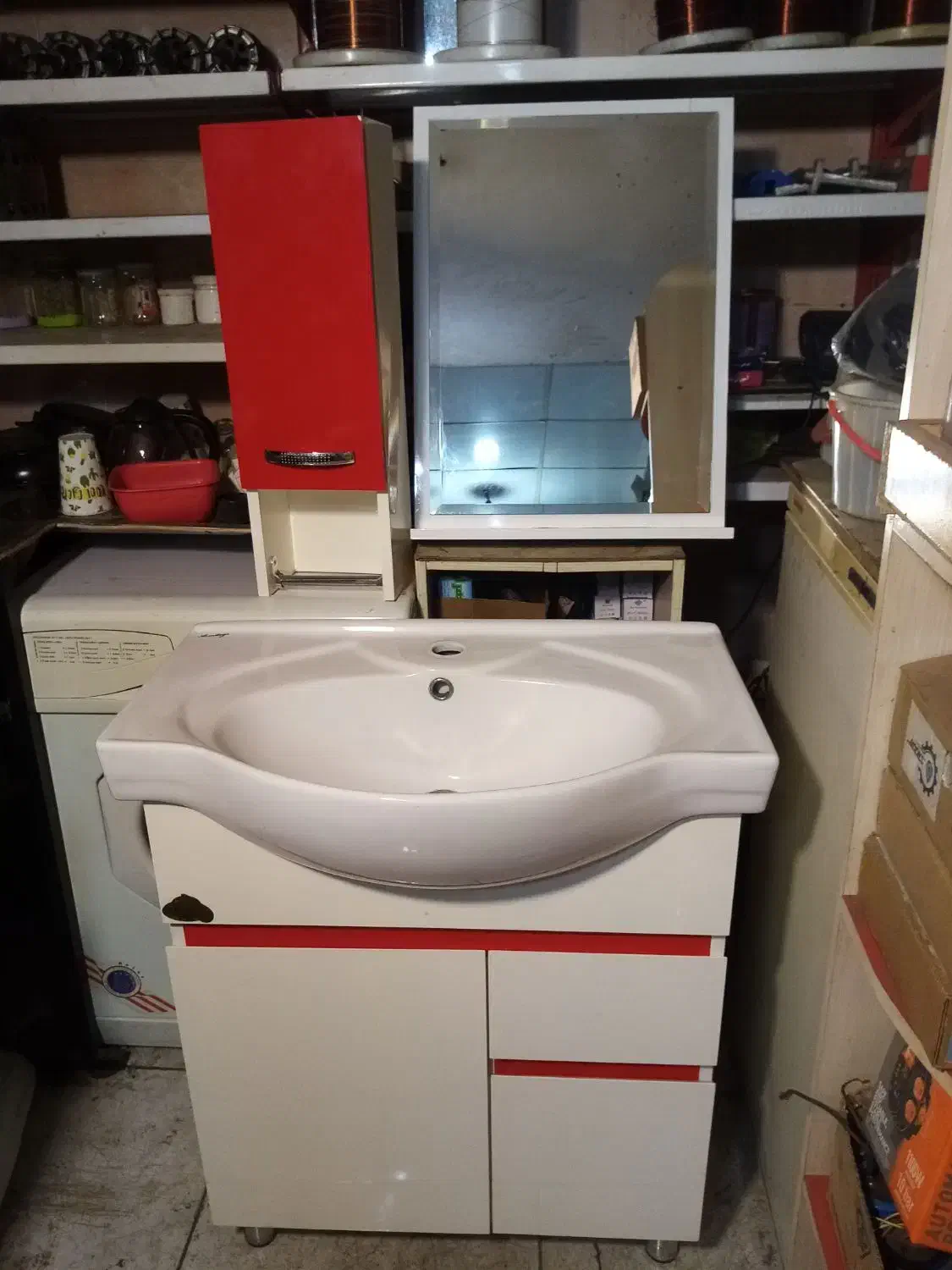 روشویی با آینه و باکس درحد نو|لوازم سرویس بهداشتی|شهریار, شهرک وائین|دیوار