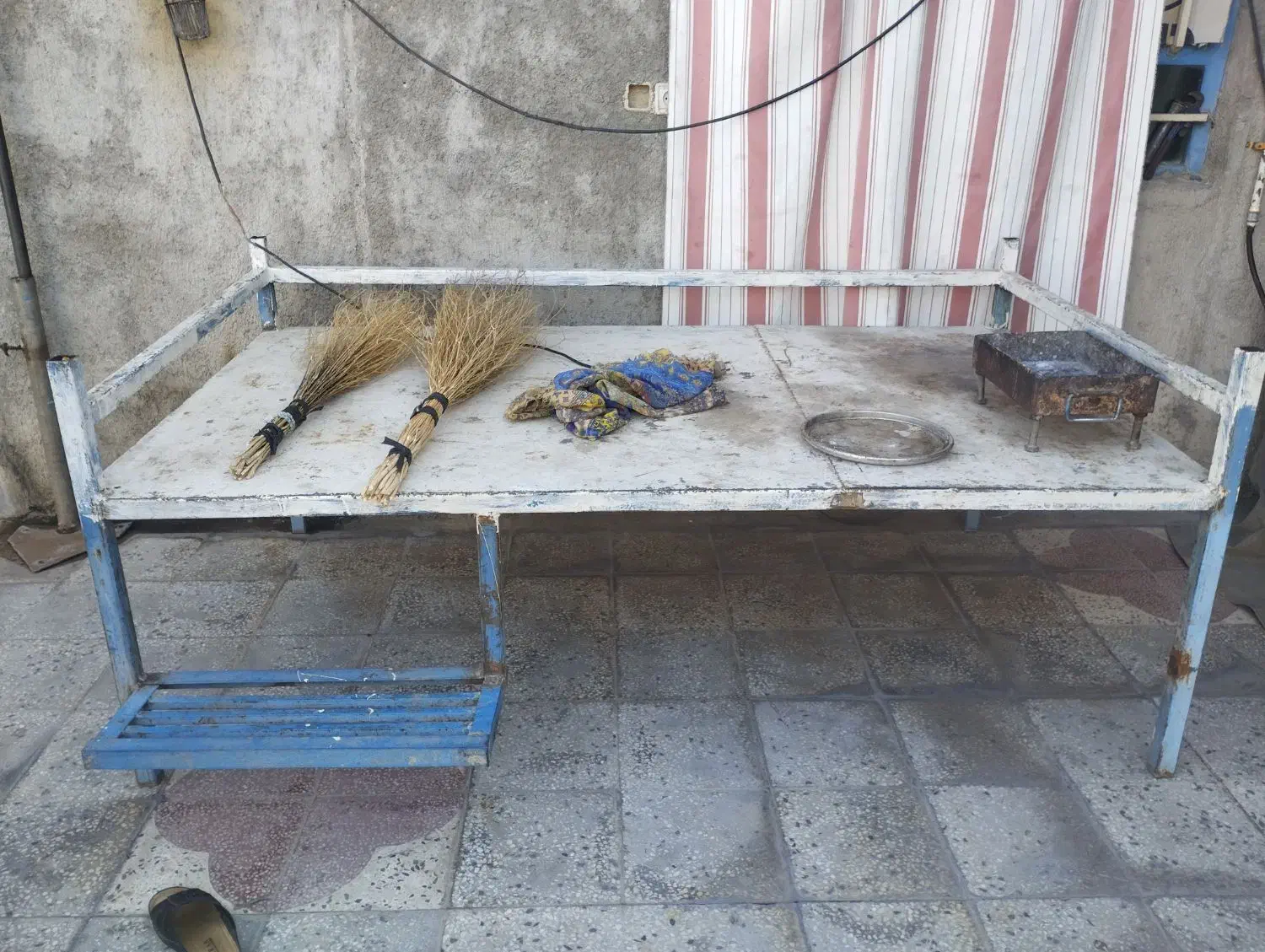 تخت|تخت و سرویس خواب|چرام, |دیوار