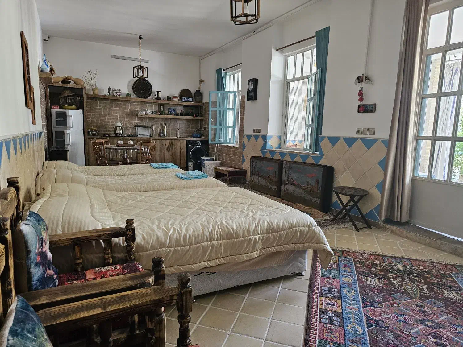 سویئت  با امکانات کامل و  پارکینگ در حیاطی  زیبا|اجارهٔ کوتاه‌مدت آپارتمان و سوئیت|کاشان, باغ ماجد|دیوار