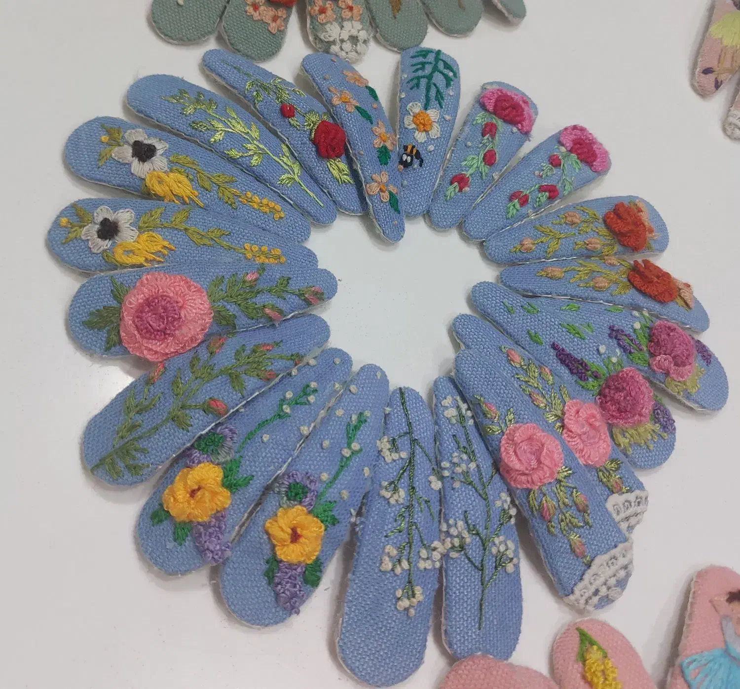 گیره های تق تقی گلدوزی|زیورآلات و اکسسوری|سیرجان, |دیوار