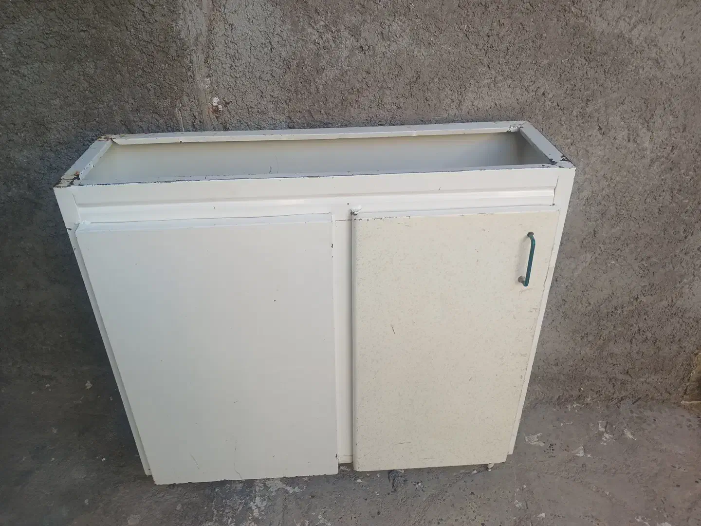 کا بی نت سالم|جاکفشی، کمد، دراور|اقبالیه, |دیوار