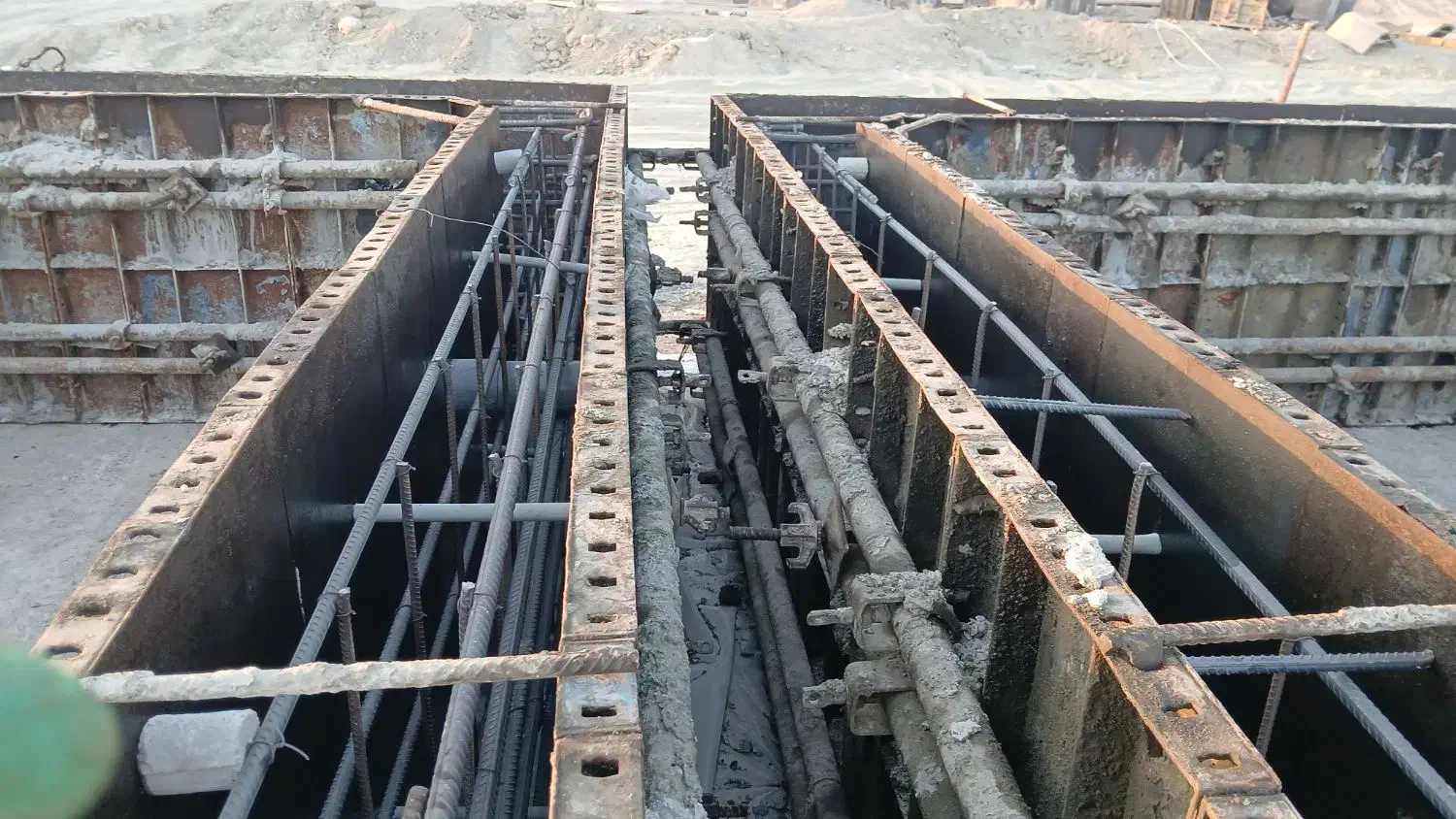 نیازمند 2نفر نیروی کار|استخدام معماری، عمران و ساختمانی|کنارک, |دیوار