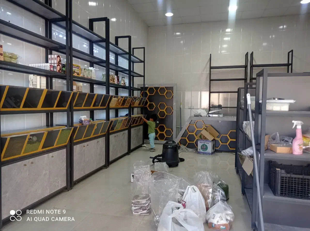 قفسه، شلف، طبقه، نظم دهنده|کتابخانه، شلف، قفسه‌های دیواری|طرقبه, |دیوار