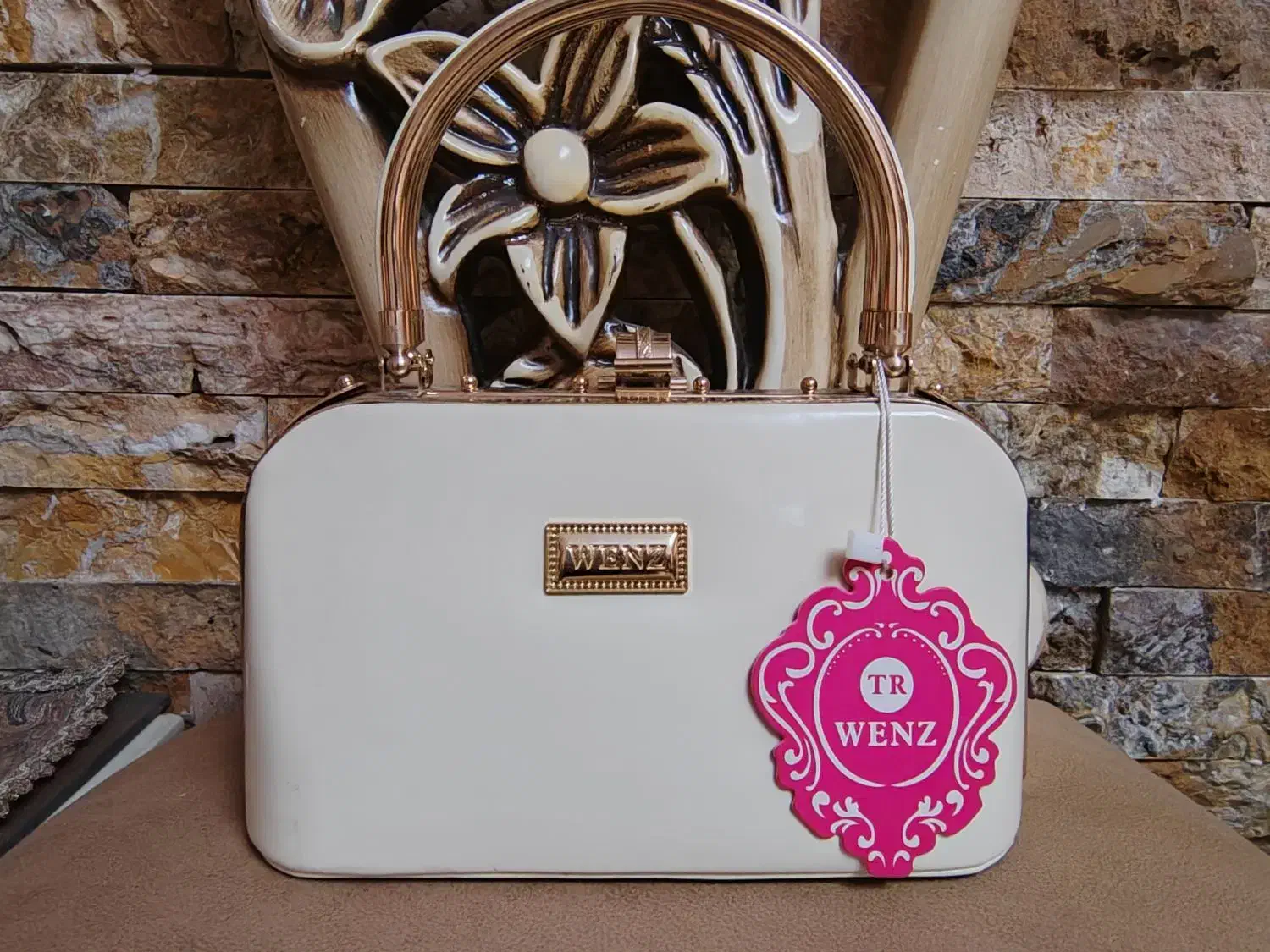 کیف|کیف، کفش، کمربند|پیشوا, |دیوار