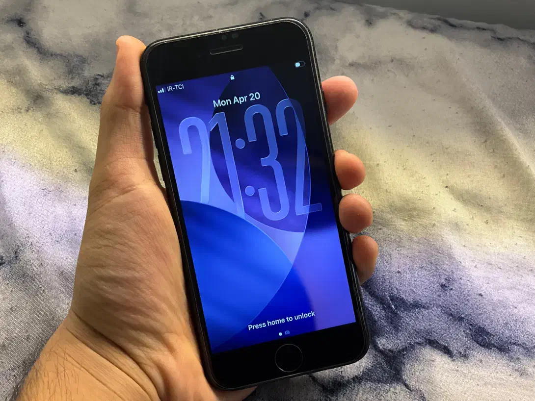 iPhone SE 2020|موبایل|مشهد, عنصری|دیوار