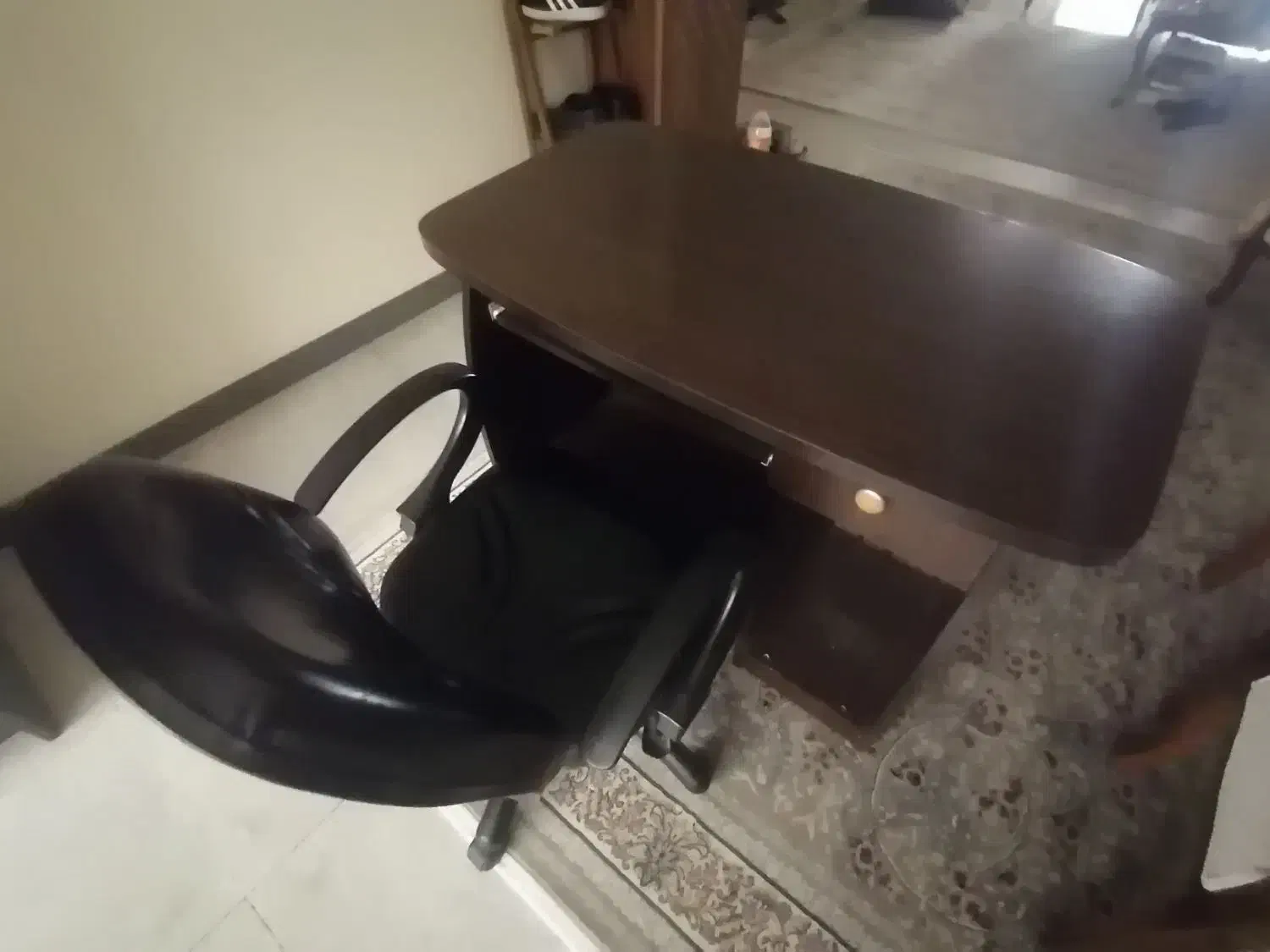 میز و صندلی گردون تحریری|میز تحریر و کامپیوتر|رودهن, |دیوار