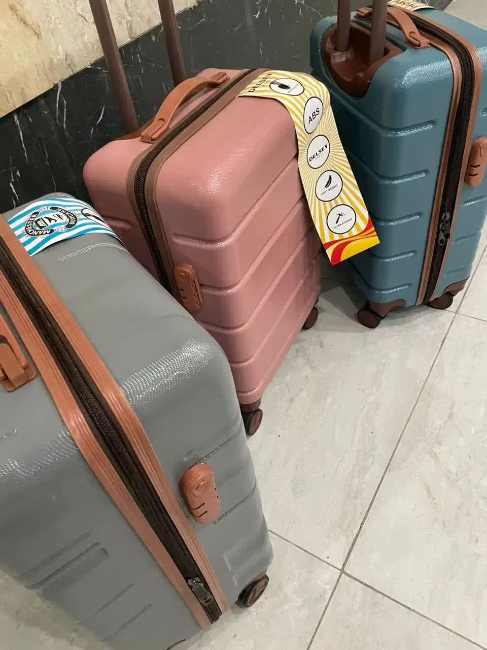 چمدان دلسی منچستر نشکن|کیف، کفش، کمربند|کرج, باغستان|دیوار