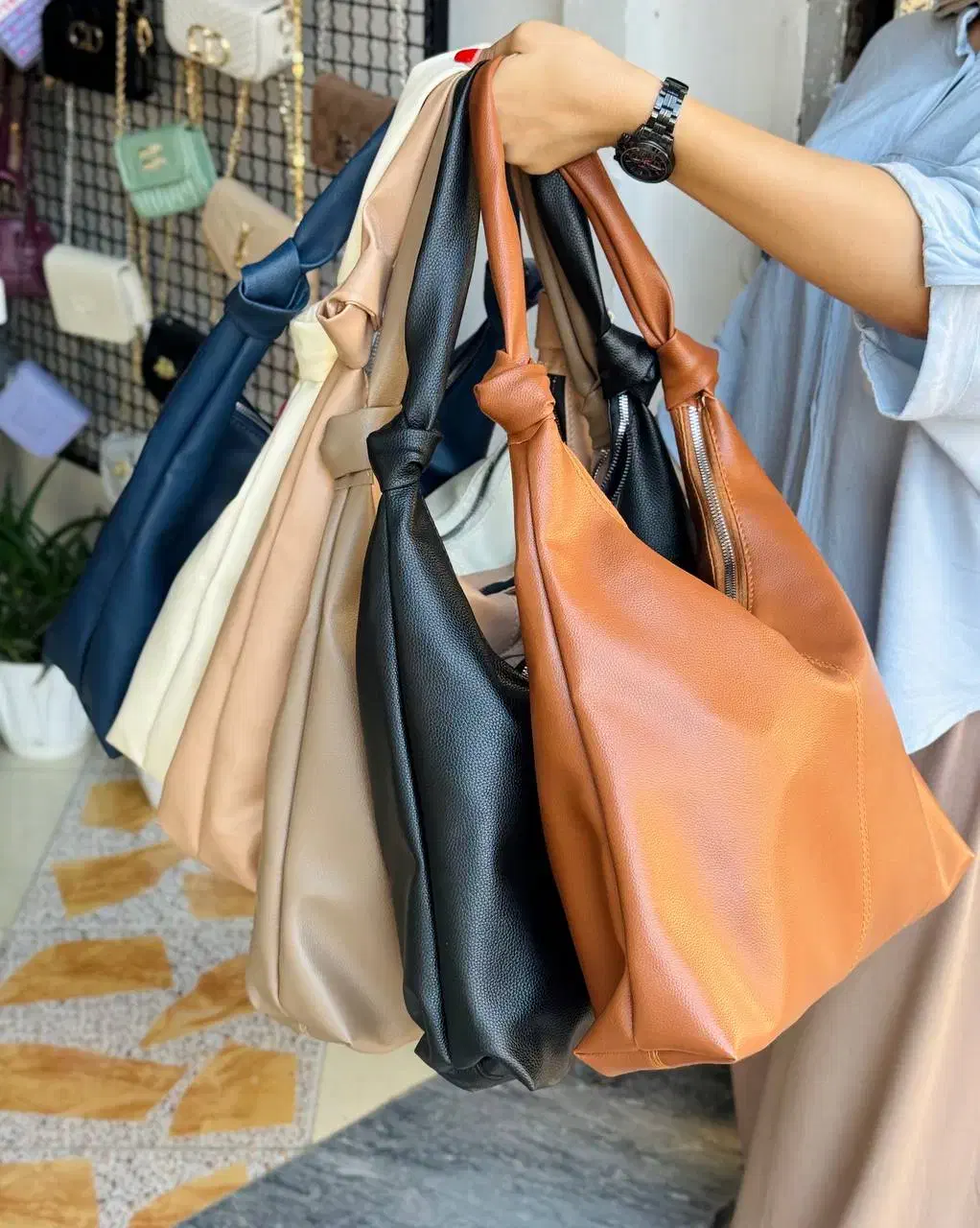 گالری شاهپسند|کیف، کفش، کمربند|الیگودرز, |دیوار