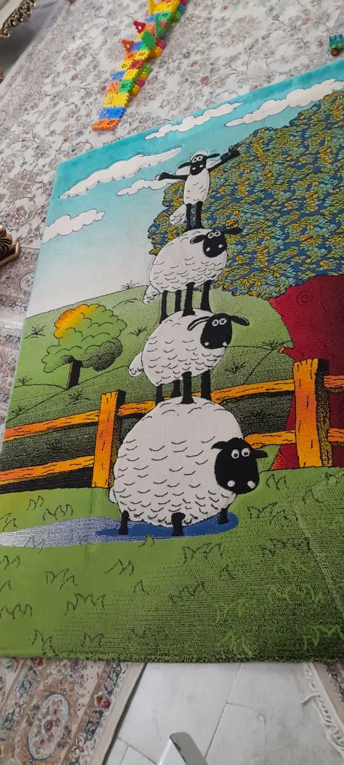 فرش ۴ متری فانتزی بدون پارگی وسوختگی|فرش|محمدیه-قزوین, |دیوار