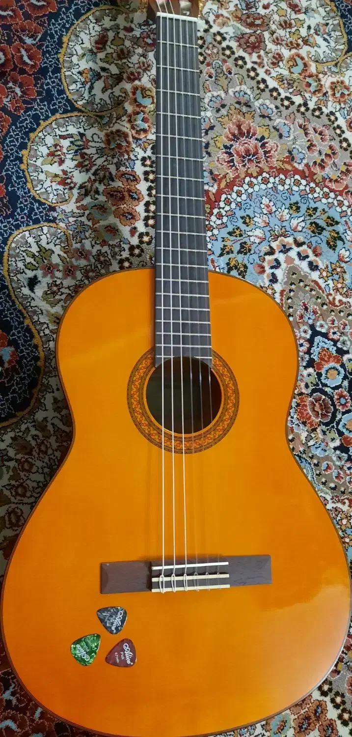 گیتار یاماها c70|گیتار، بیس، امپلیفایر|نیریز, |دیوار