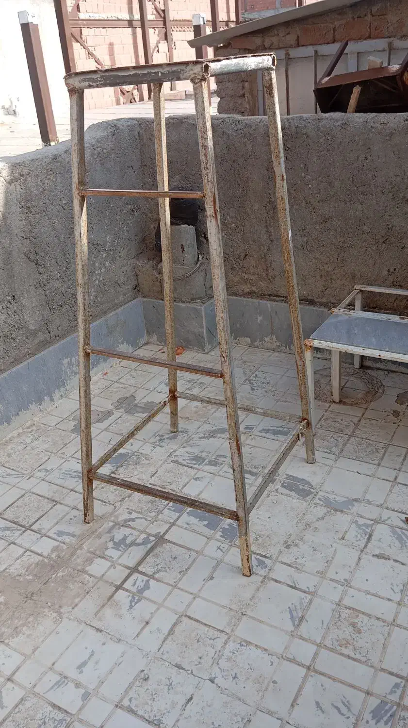 چهار پایه|صندلی و نیمکت|اردبیل, |دیوار