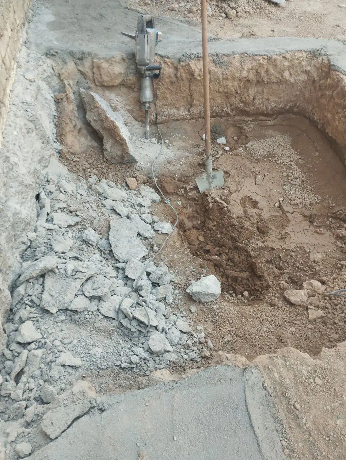 تخریب کاری و چاه کنی|خدمات پیشه و مهارت|برخوار, |دیوار