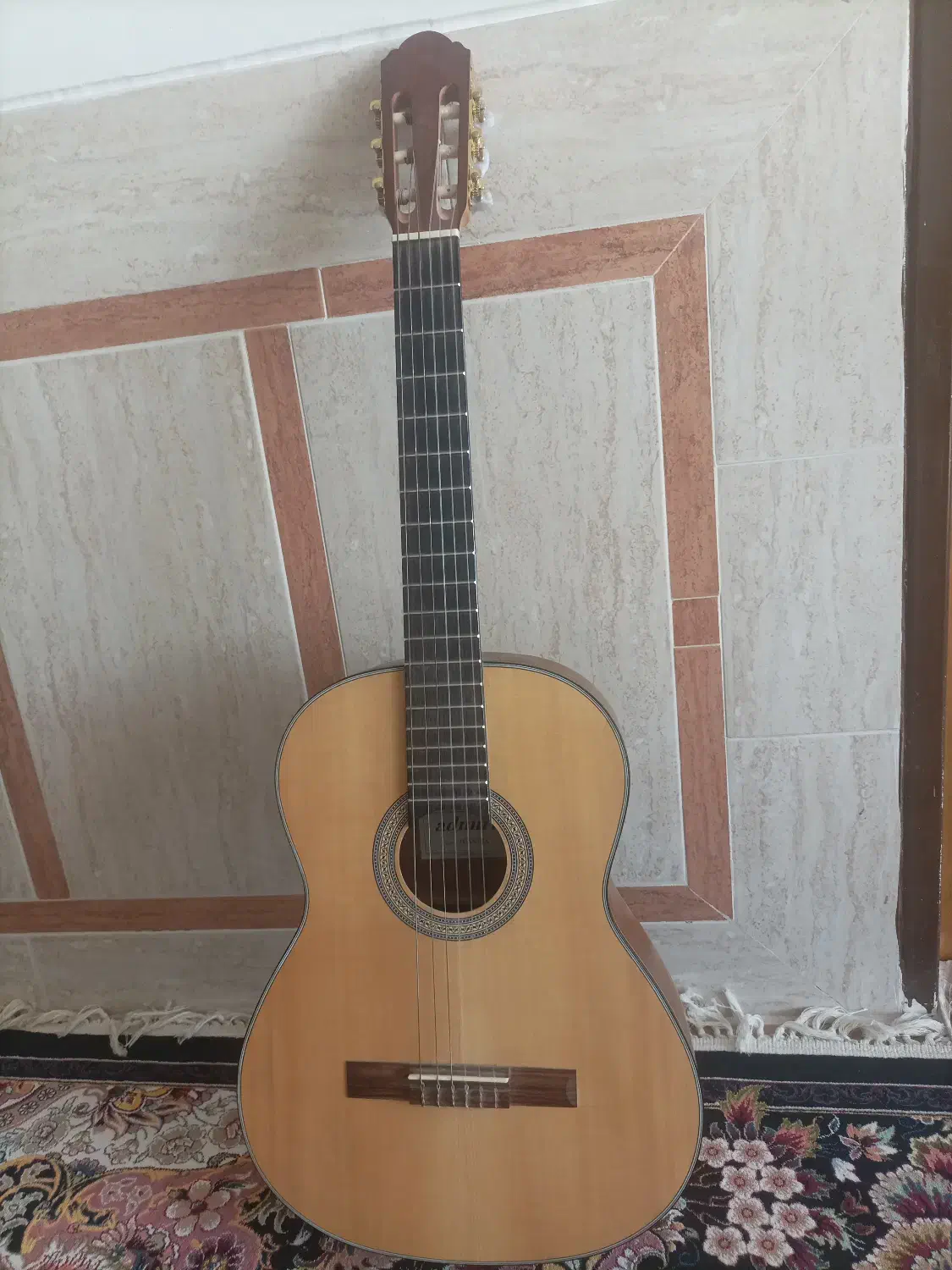 گیتار آدمیرا|گیتار، بیس، امپلیفایر|سمیرم, |دیوار