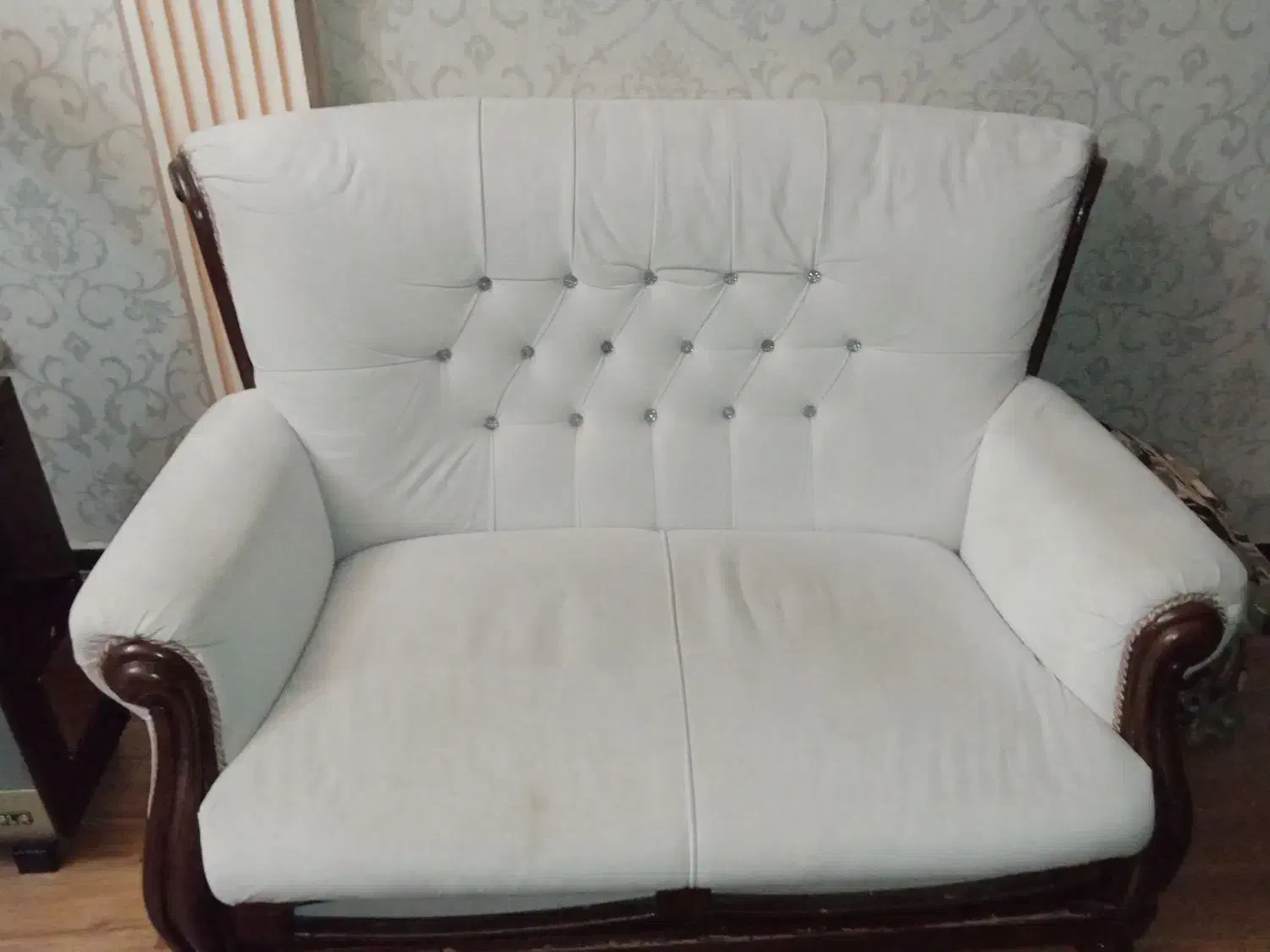 مبل هفت نفره به همراه یک جلو مبلی و یک میز عسلی|مبلمان خانگی و میز عسلی|قزوین, |دیوار