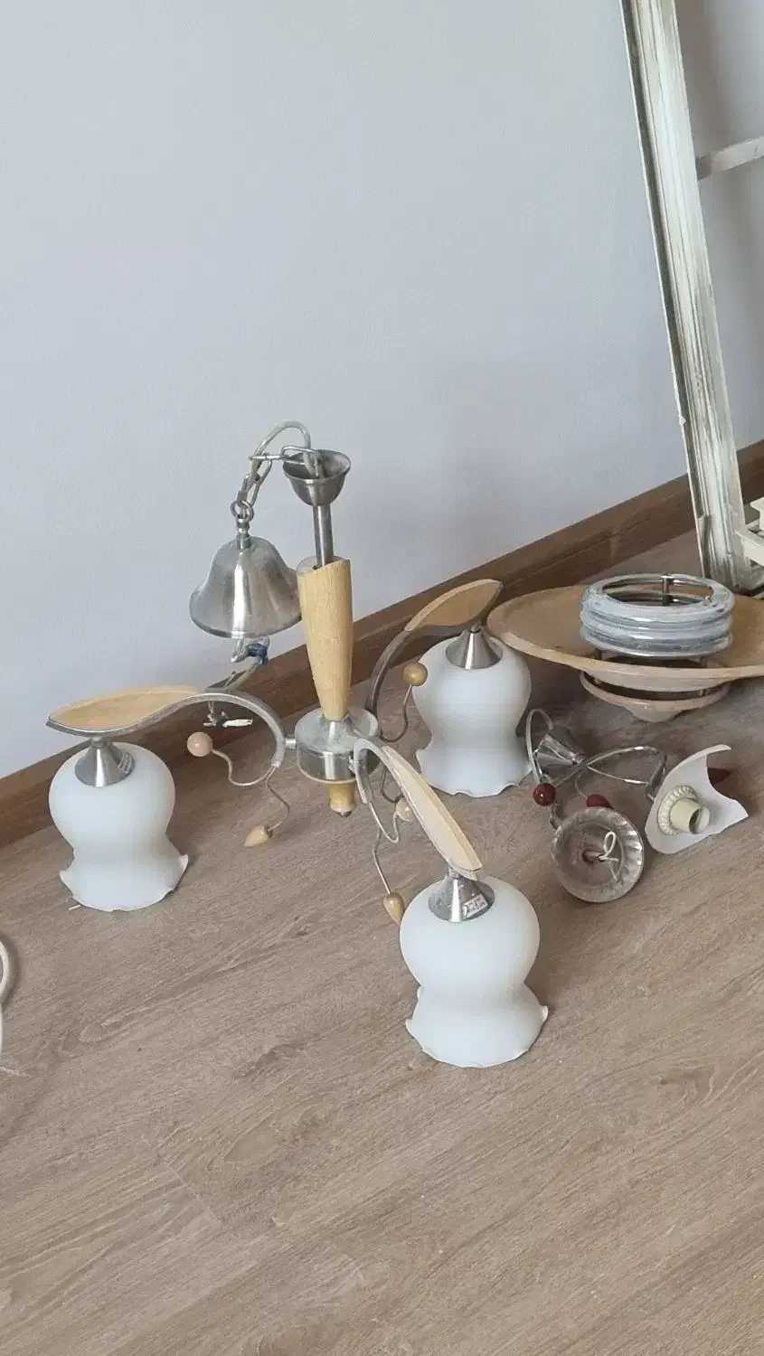 لوستر سه شاخه|لوستر و چراغ آویز|شیراز, گلدشت معالیآباد|دیوار