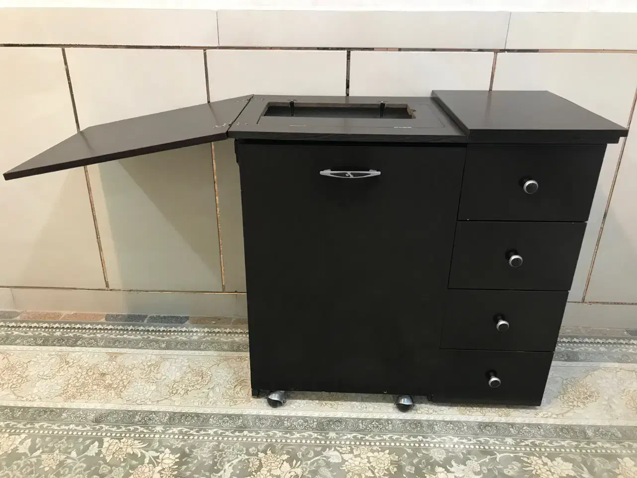 میز اتو و چرخ خیاطی اسانسوری MDF سه کاره با صندلی|لوازم خیاطی و بافتنی|شهرکرد, |دیوار