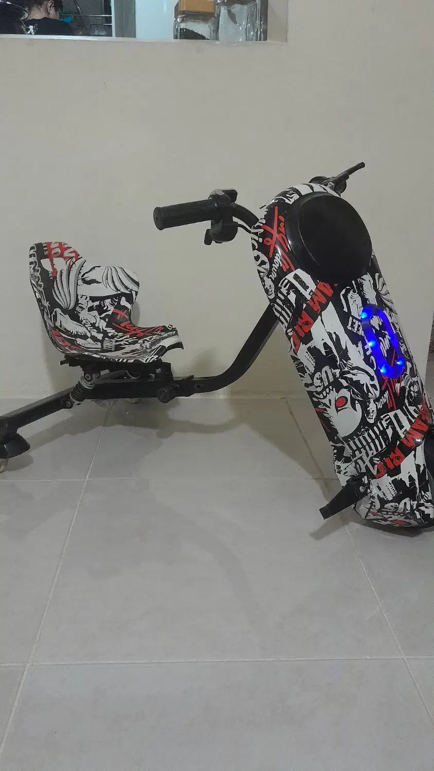 اسکوتر دریفت سه چرخ|دوچرخه، اسکیت، اسکوتر|پرند, فاز ۶|دیوار