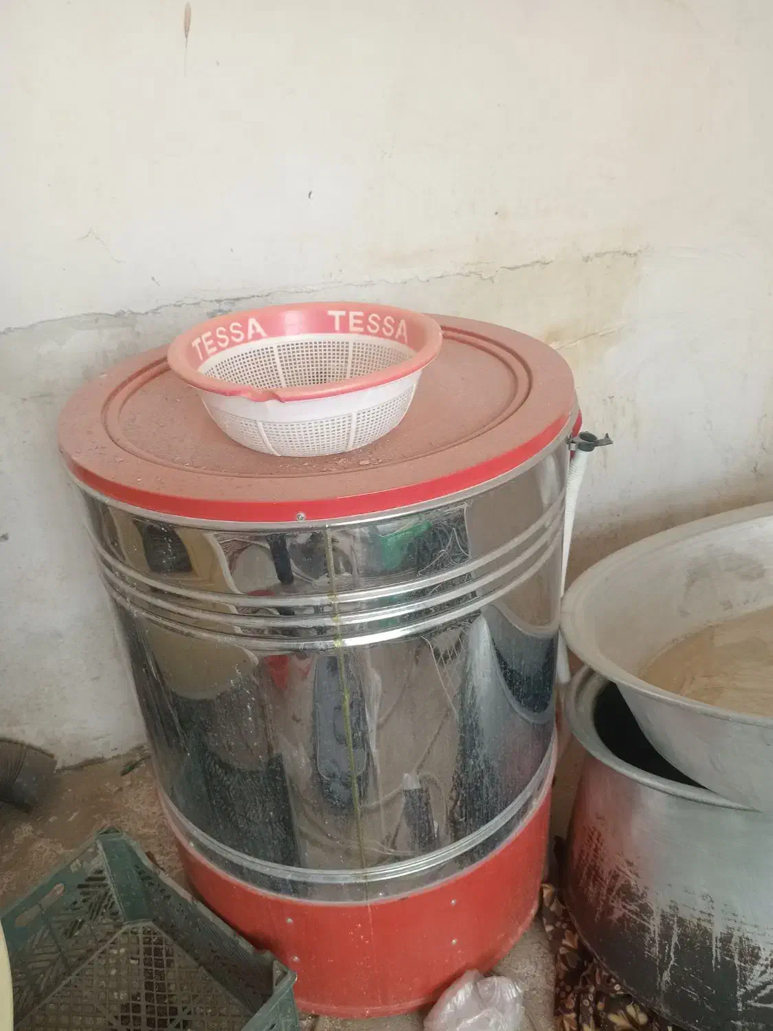 چهارتا فرش خوب ویک عددپتوشور ویک اجاق گازدار|فرش|میاندوآب, |دیوار