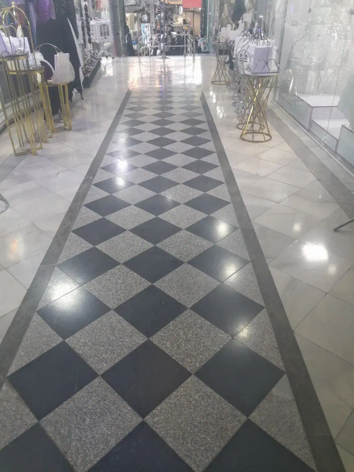 فروش مغازه تجاری پاساژ زرهون طبقه همکف|فروش مغازه و غرفه|هرسین, |دیوار