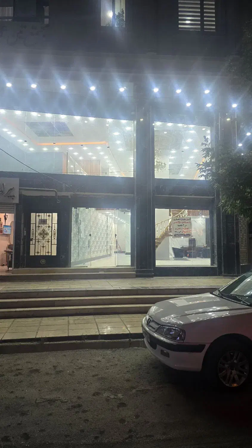 فروش واجاره رهن مغازه ۲۵۰ متری|اجارهٔ مغازه و غرفه|ایلام, |دیوار