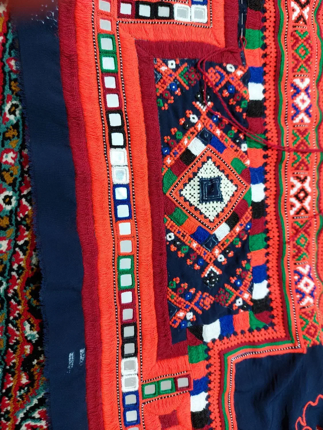 آینه دوز|لباس|ایرانشهر, |دیوار