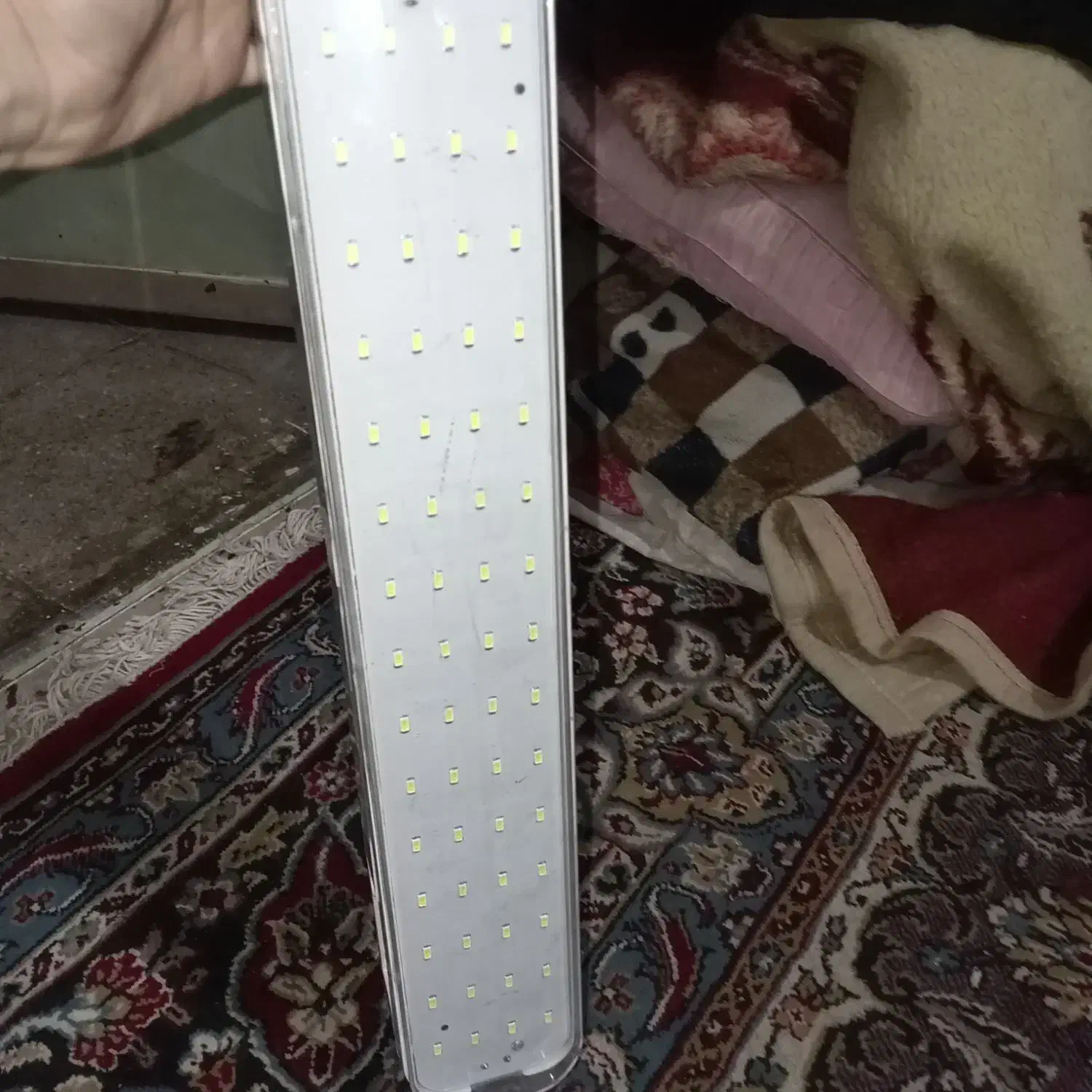 لامپ شارژی و یک عدد لامپ معنولی|لامپ و چراغ|نجف‌آباد, کشاورز|دیوار