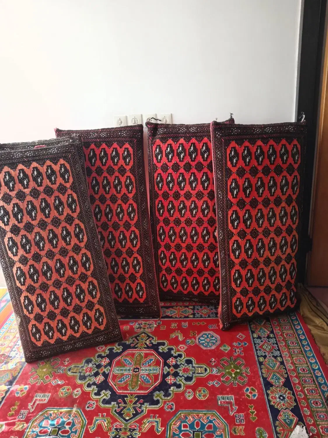 پشتی مخطع|پشتی|خمینی‌شهر, |دیوار