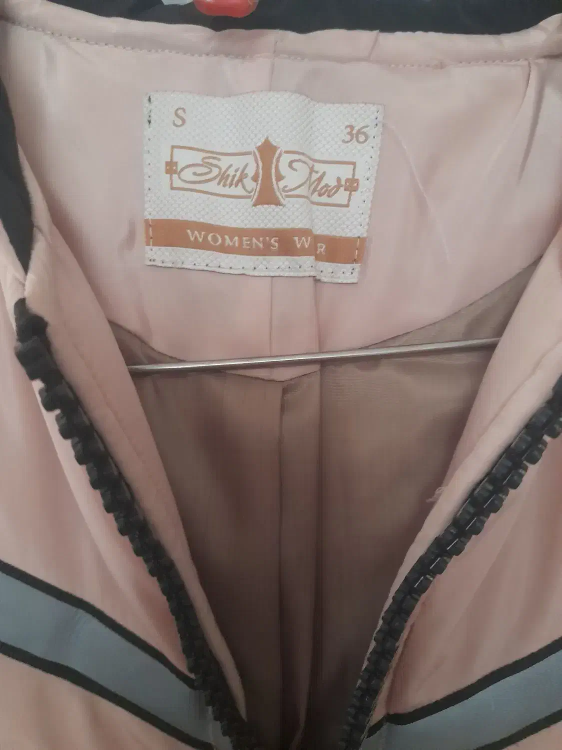 پالتو با تعدادی قالب طلقی و سیلیکونی|لباس|طرقبه, |دیوار