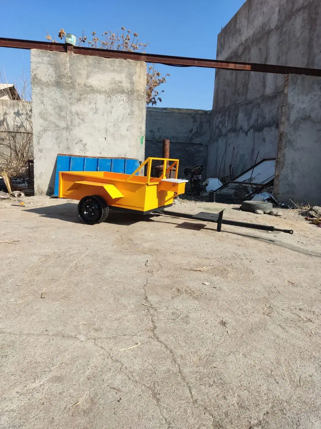 تریلی گلتیواتور|ماشین‌آلات صنعتی|میانه, |دیوار