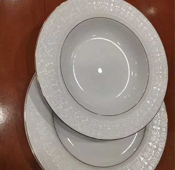 سرویس 18 نفره چینی زرین در حد نو|ظروف سرو و پذیرایی|الوند, |دیوار