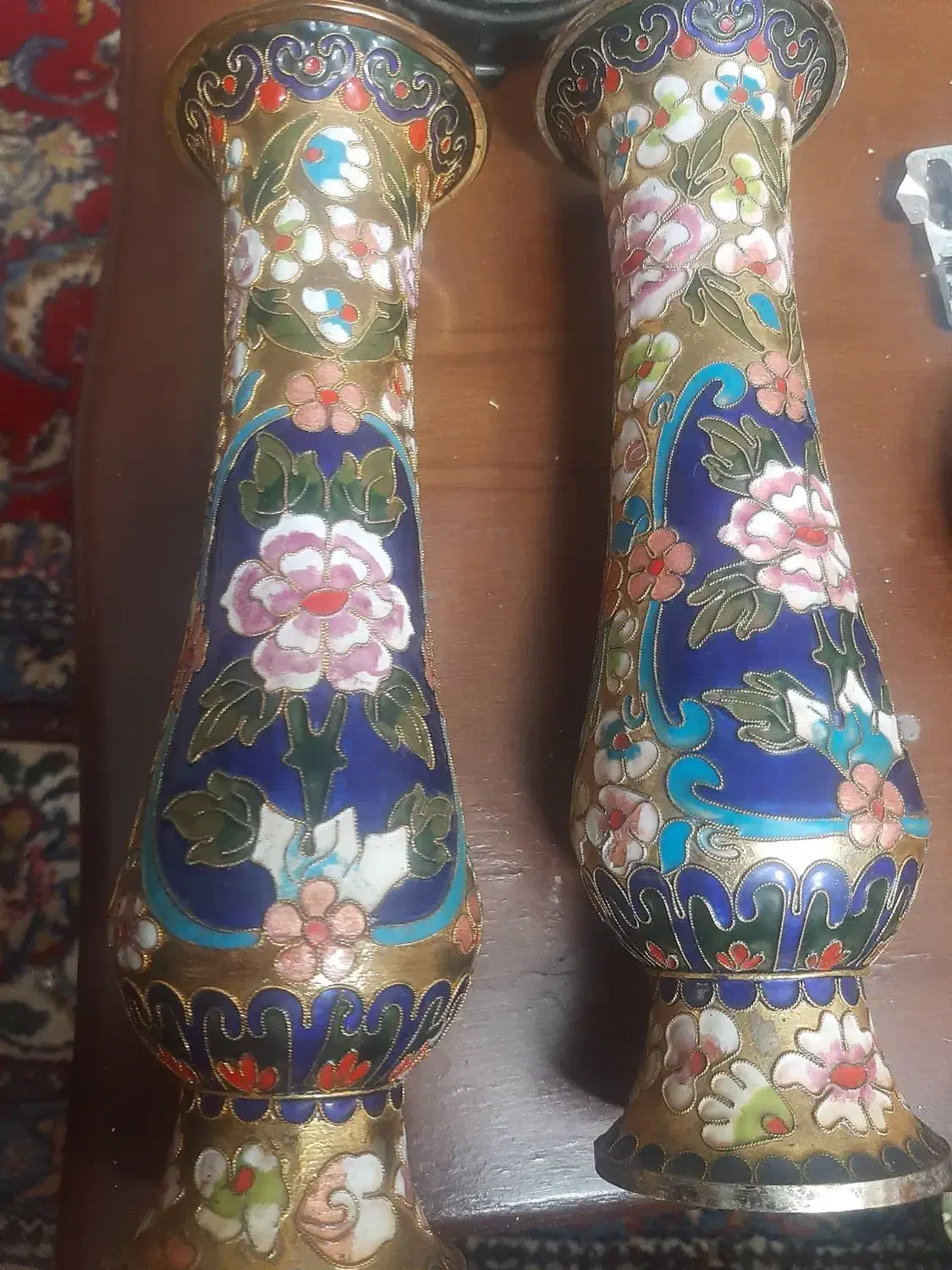 یک جفت گلدان میناکاری طاووس برنجی|کلکسیون اشیاء عتیقه|کرج, فاز ۳ گوهردشت|دیوار
